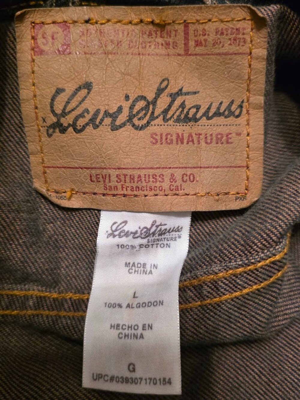 Signature by Levi Strauss Dark Wash Denim Trucker Jacket, Size men's Large - Picture 9 of 10